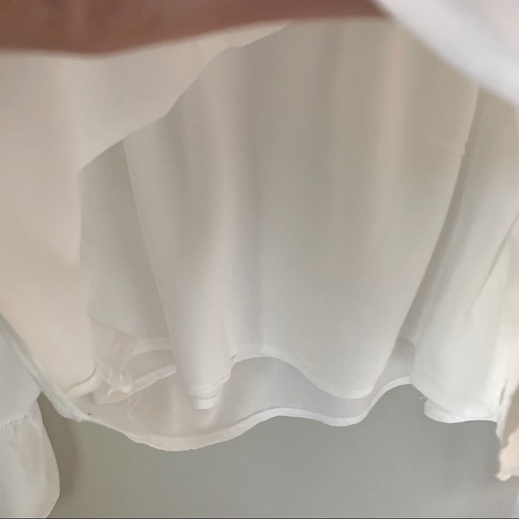 LF Rumor Boutique Flowy Off the Shoulder White Crop Top Size Medium - Picture 14 of 14